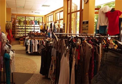 Clothing Shops and Brands in Dadu